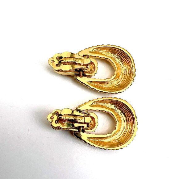St. John doorknocker textured gold tone runway CLIP earrings - Picture 5 of 6